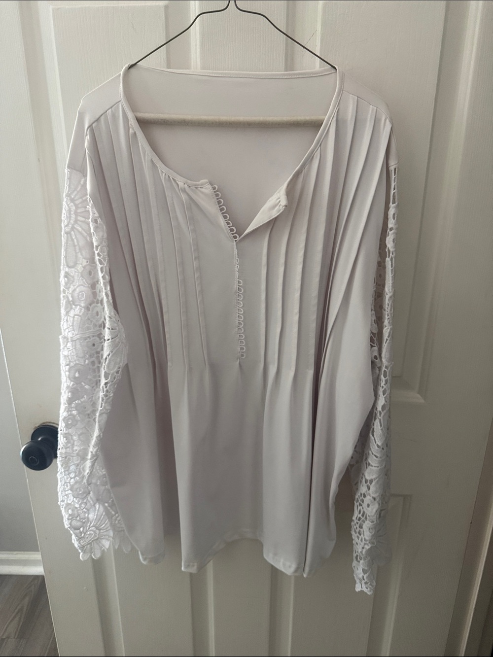 Women's Lace-Sleeve Pleated Tunic Top in Ivory